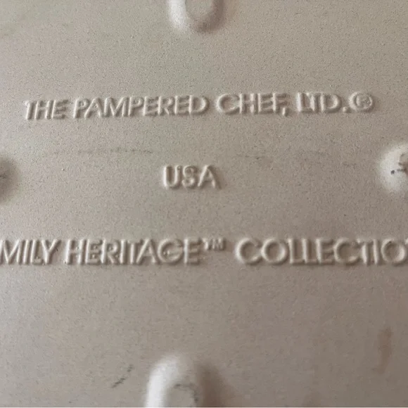 The Pampered Chef “Family Heritage Collection” Bakeware Set - Picture 9 of 9